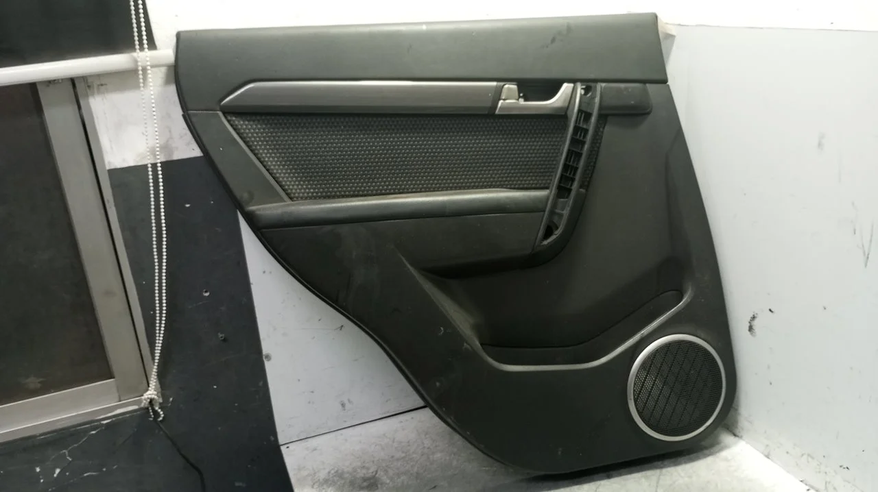 Foto de GUARNECIDO PUERTA TRASERA IZQUIERDA CHEVROLET CAPTIVA 2.0 Diesel CAT (150 CV / 110 KW) referencia P96662513