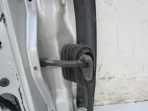 Foto de PUERTA DELANTERA IZQUIERDA MERCEDES-BENZ CLK (BM 209) CABRIO 3.2 V6 18V CAT (218 CV / 160 KW) foto 9