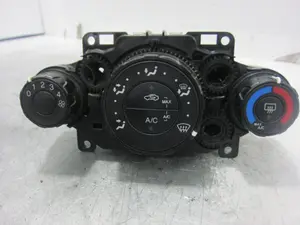 Foto de MANDO CALEFACCION / AIRE ACONDICIONADO FORD FIESTA (CNN) 1.5 TDCi CAT (75 CV / 55 KW) referencia 8A6148549