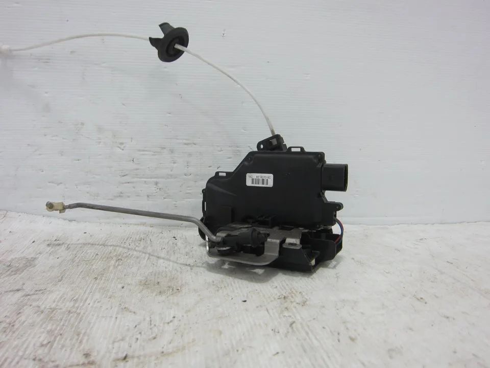Foto de CERRADURA PUERTA DELANTERA DERECHA AUDI A4 BERLINA (8E) 2.0 16V FSI (150 CV / 110 KW) referencia 8E1837016C