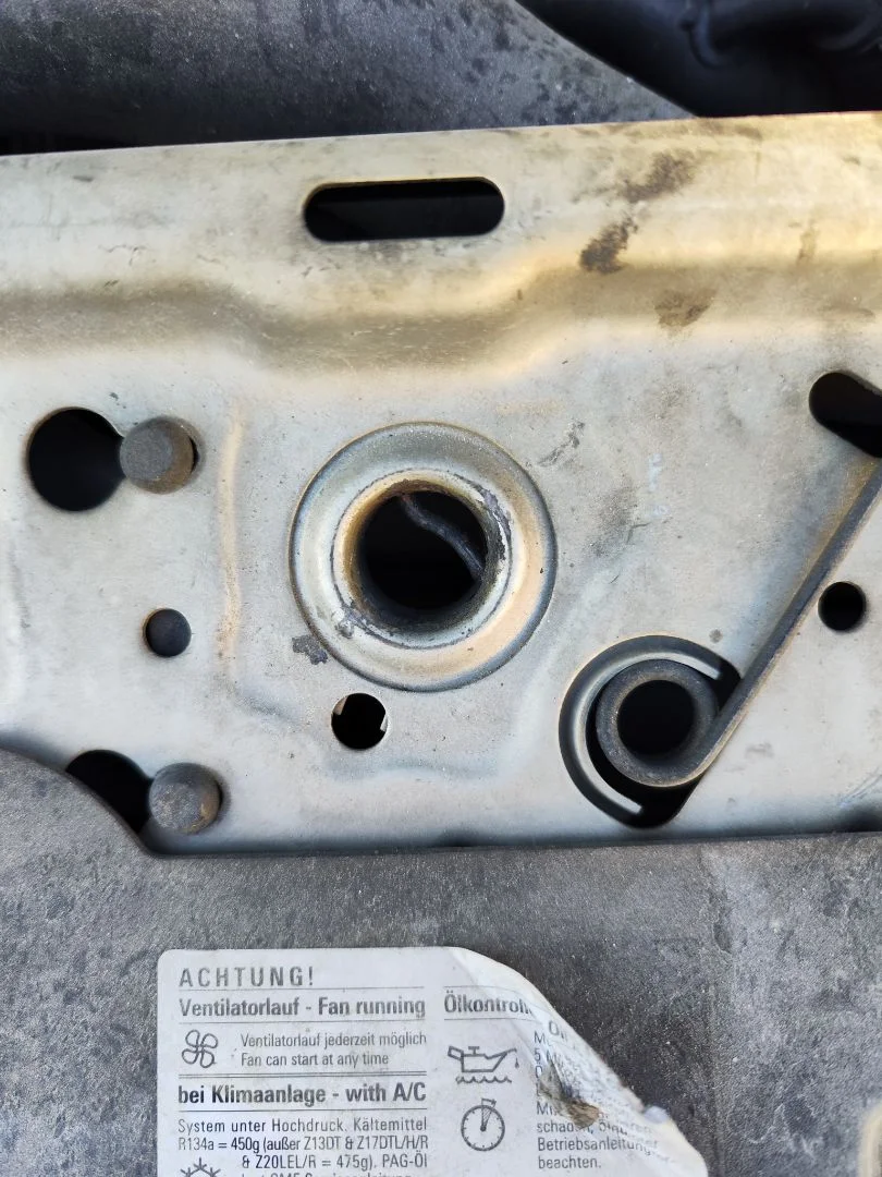 Foto de CERRADURA CAPO OPEL ASTRA H TWIN TOP 1.9 16V CDTI CAT (Z 19 DTH / LRD) (150 CV / 110 KW)