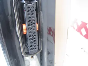 Foto de PUERTA TRASERA DERECHA VOLKSWAGEN PASSAT BERLINA (3C2) 2.0 TDI (140 CV / 103 KW) foto 9