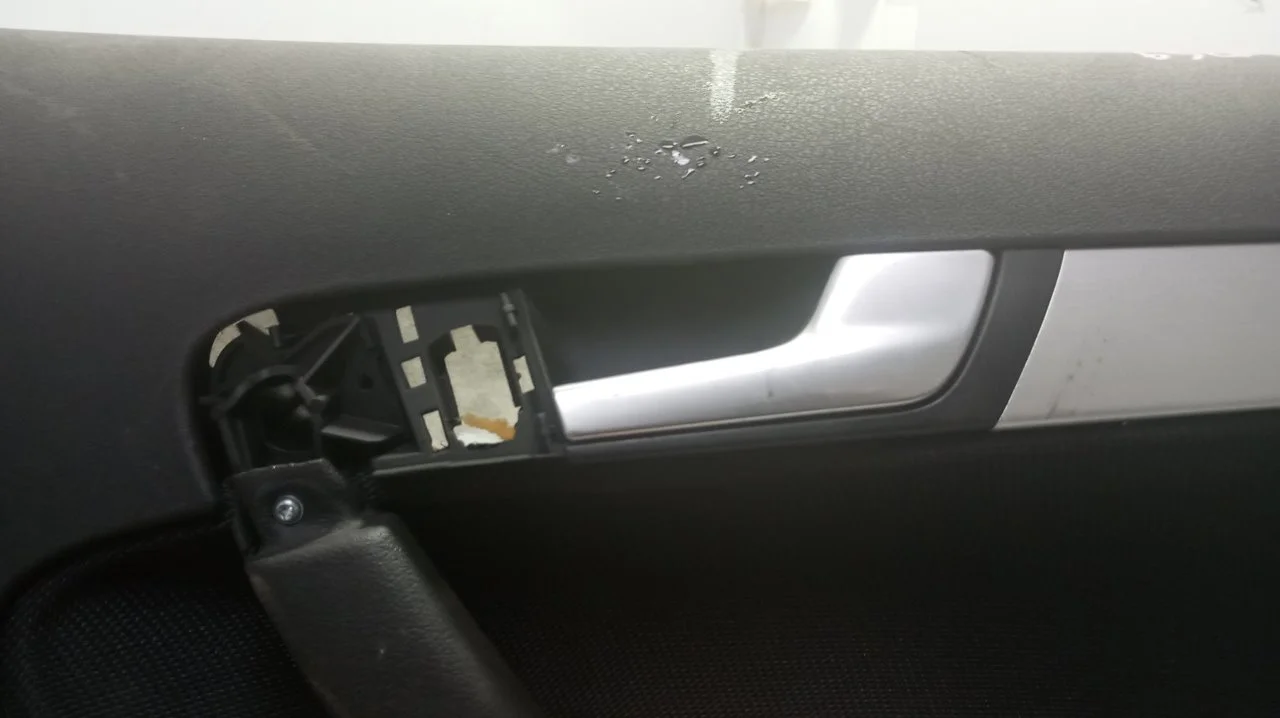 Foto de MANETA INTERIOR DELANTERA DERECHA AUDI A3 SPORTBACK (8PA) 2.0 TDI (140 CV / 103 KW) referencia 8P4837020