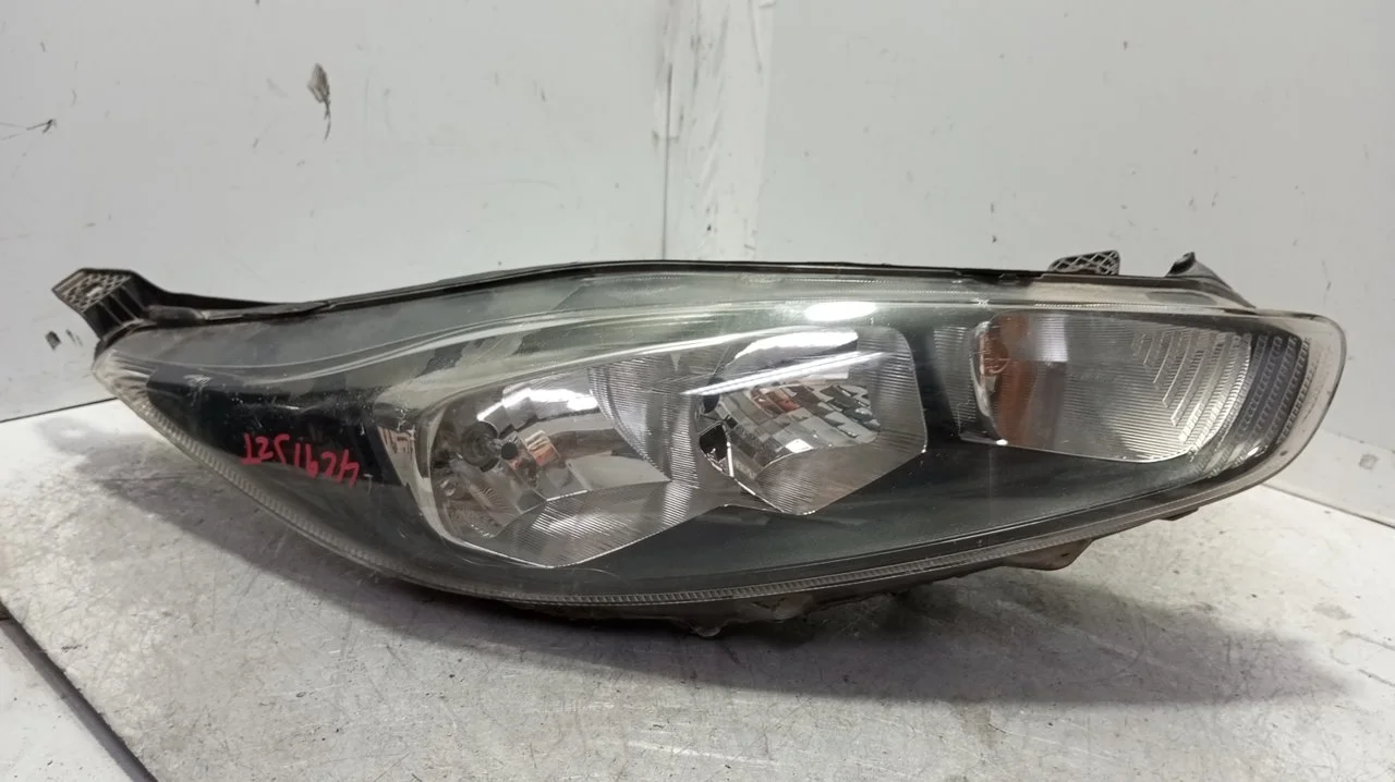 Foto de FARO DERECHO FORD FIESTA (CNN) 1.5 TDCi CAT (75 CV / 55 KW) referencia C1BB13W029AJ