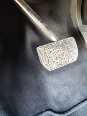 Foto de PEDAL FRENO JAGUAR F-PACE 3.0 V6 Diesel CAT (301 CV / 221 KW) referencia HK832450AD