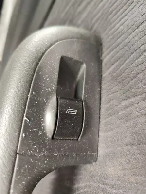 Foto de MANDO ELEVALUNAS TRASERO DERECHO AUDI A6 BERLINA (4B2) 2.5 V6 24V TDI (150 CV / 110 KW)