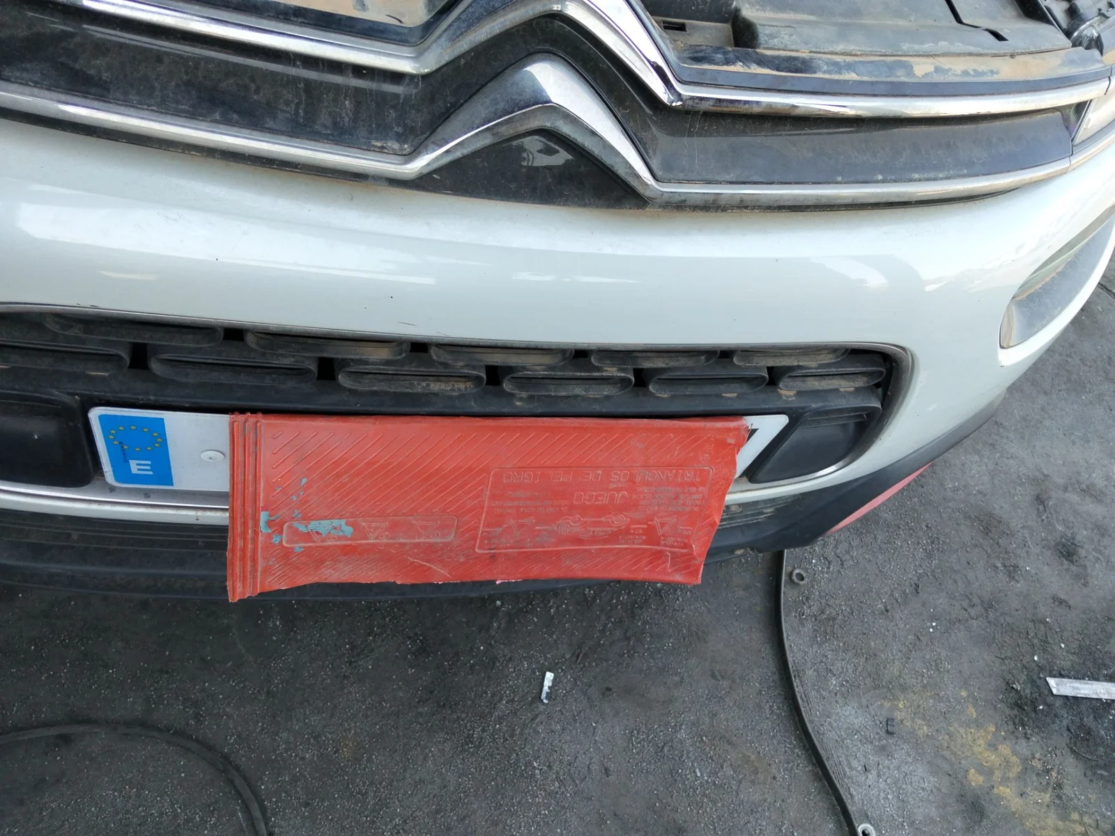 Foto de REFUERZO PARAGOLPES DELANTERO CITROEN C4 CACTUS 1.2 12V VTi (82 CV / 60 KW)