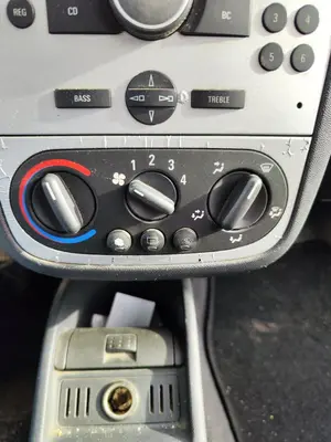 Foto de MANDO CALEFACCION / AIRE ACONDICIONADO OPEL CORSA C 1.2 16V CAT (Z 12 XEP / LB4) (80 CV / 59 KW)