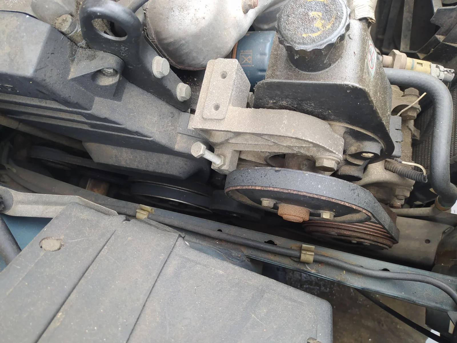 Foto de BOMBA DIRECCION RENAULT MEGANE I CLASSIC (LA0) 2.0 CAT (114 CV / 84 KW) referencia 7700846226