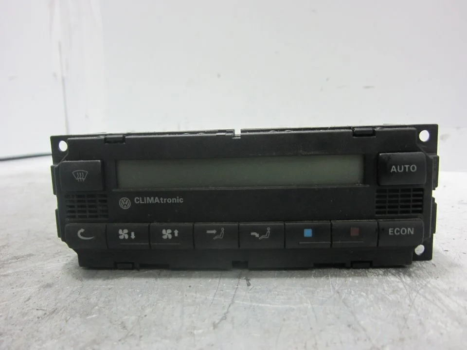 Foto de MANDO CLIMATIZADOR VOLKSWAGEN GOLF IV BERLINA (1J1)(10.1997) 1.6 16V (105 CV / 77 KW) referencia 5HB008139