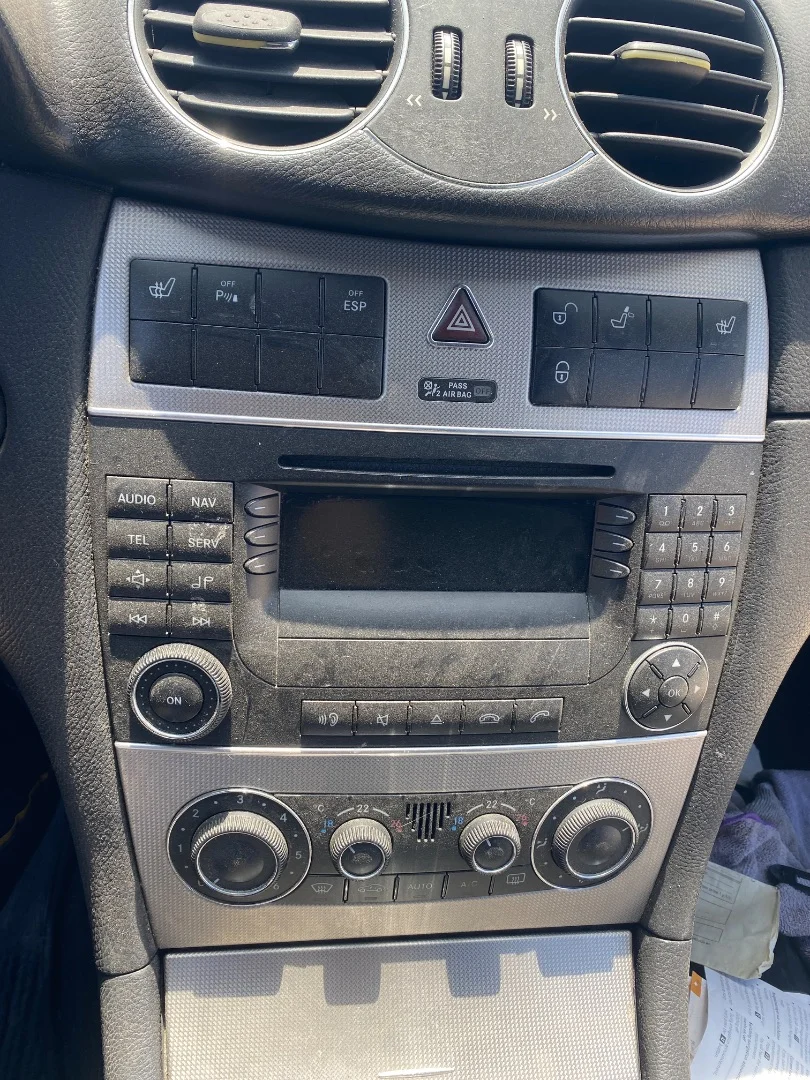 Foto de SISTEMA AUDIO / RADIO CD MERCEDES-BENZ CLK (BM 209) CABRIO 1.8 CAT (163 CV / 120 KW)