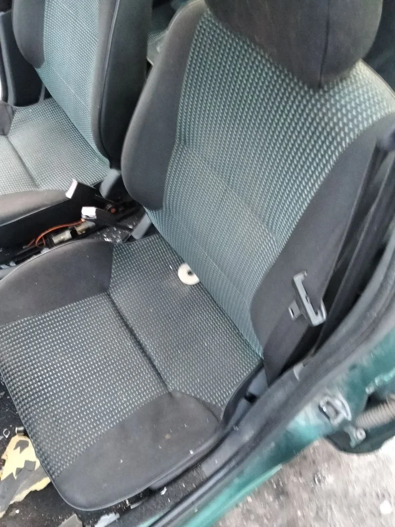 Foto de ASIENTO DELANTERO IZQUIERDO PEUGEOT 106 (S2) 1.1 (60 CV / 44 KW)