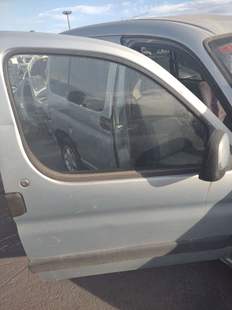 Foto de LUNA DELANTERA DERECHA PEUGEOT PARTNER (S2) 1.9 Diesel (69 CV / 51 KW) referencia 9806252780