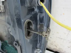 Foto de PUERTA TRASERA IZQUIERDA VOLKSWAGEN POLO III BERLINA (6N2) 1.4 16V (75 CV / 55 KW) foto 10
