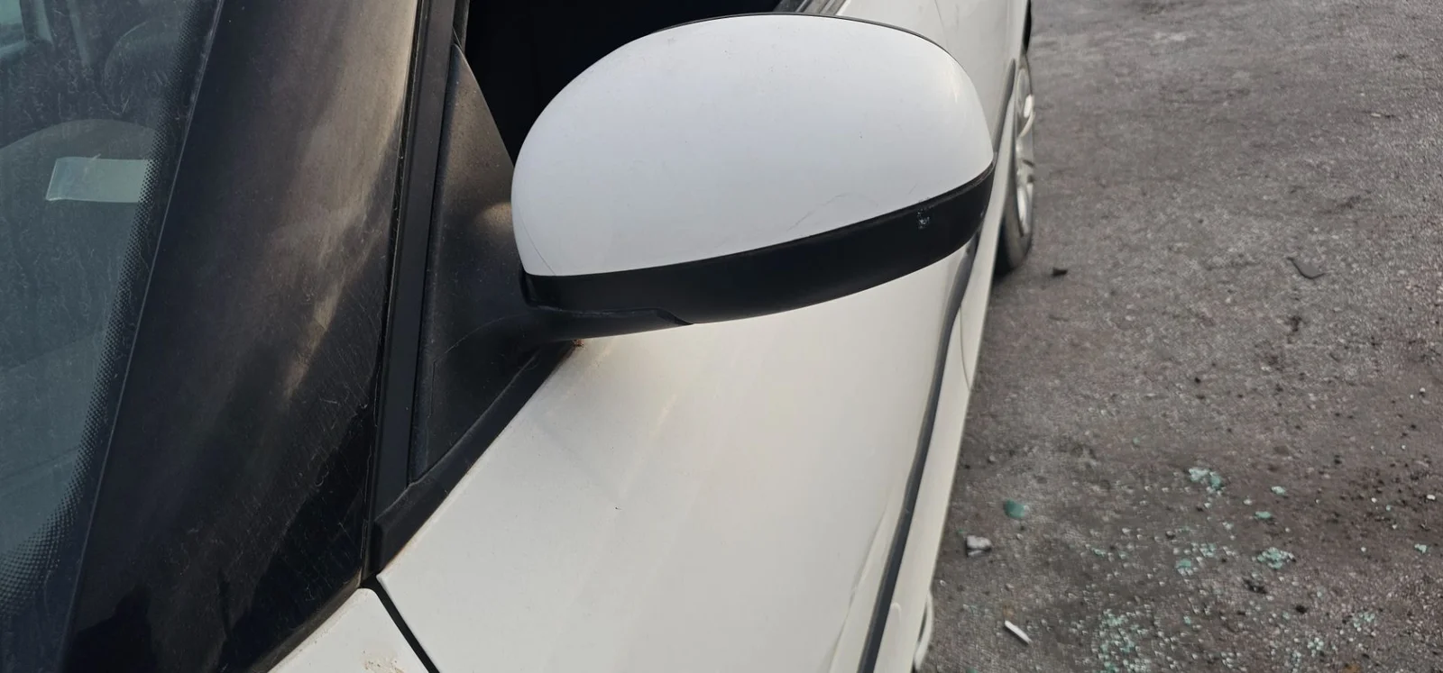 Foto de RETROVISOR IZQUIERDO SKODA FABIA (5J2) 1.2 (60 CV / 44 KW)