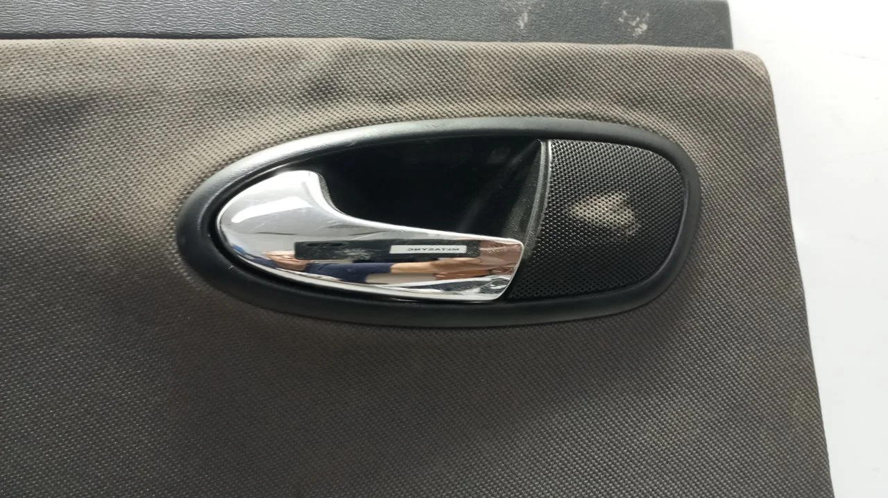 Foto de MANETA INTERIOR TRASERA IZQUIERDA SEAT LEON (1P1) 2.0 TDI (140 CV / 103 KW) referencia 5P0837113