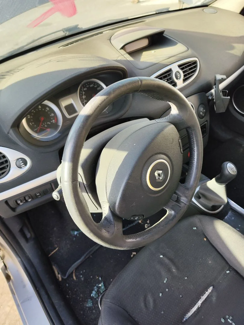 Foto de VOLANTE RENAULT CLIO III 1.4 16V (98 CV / 72 KW)
