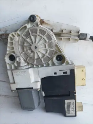 Foto de ELEVALUNAS DELANTERO IZQUIERDO CITROEN C4 BERLINA 1.6 16V HDi FAP (109 CV / 80 KW) referencia 996385101 foto 5
