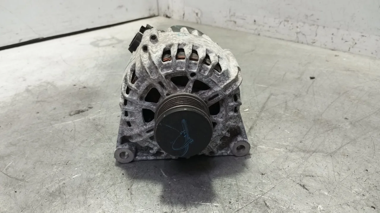 Foto de ALTERNADOR CITROEN C4 CACTUS 1.2 12V VTi (82 CV / 60 KW) referencia 9810971880