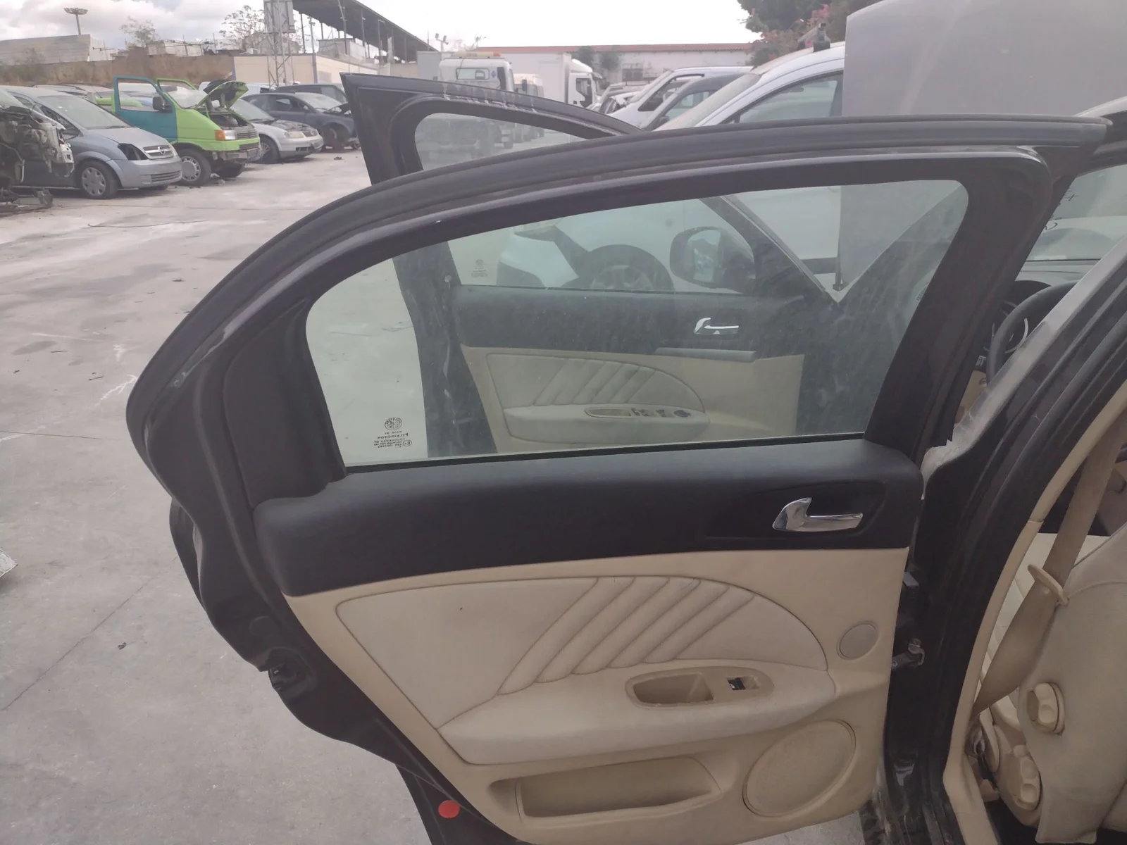 Foto de LUNA TRASERA IZQUIERDA ALFA ROMEO 159 (140) 1.9 JTD (M) 16V CAT (150 CV / 110 KW)