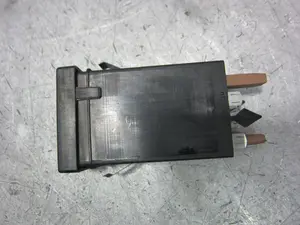 Foto de INTERRUPTOR VOLKSWAGEN PASSAT BERLINA (3B2) 1.9 TDI (116 CV / 85 KW) referencia 3B0963564 foto 2