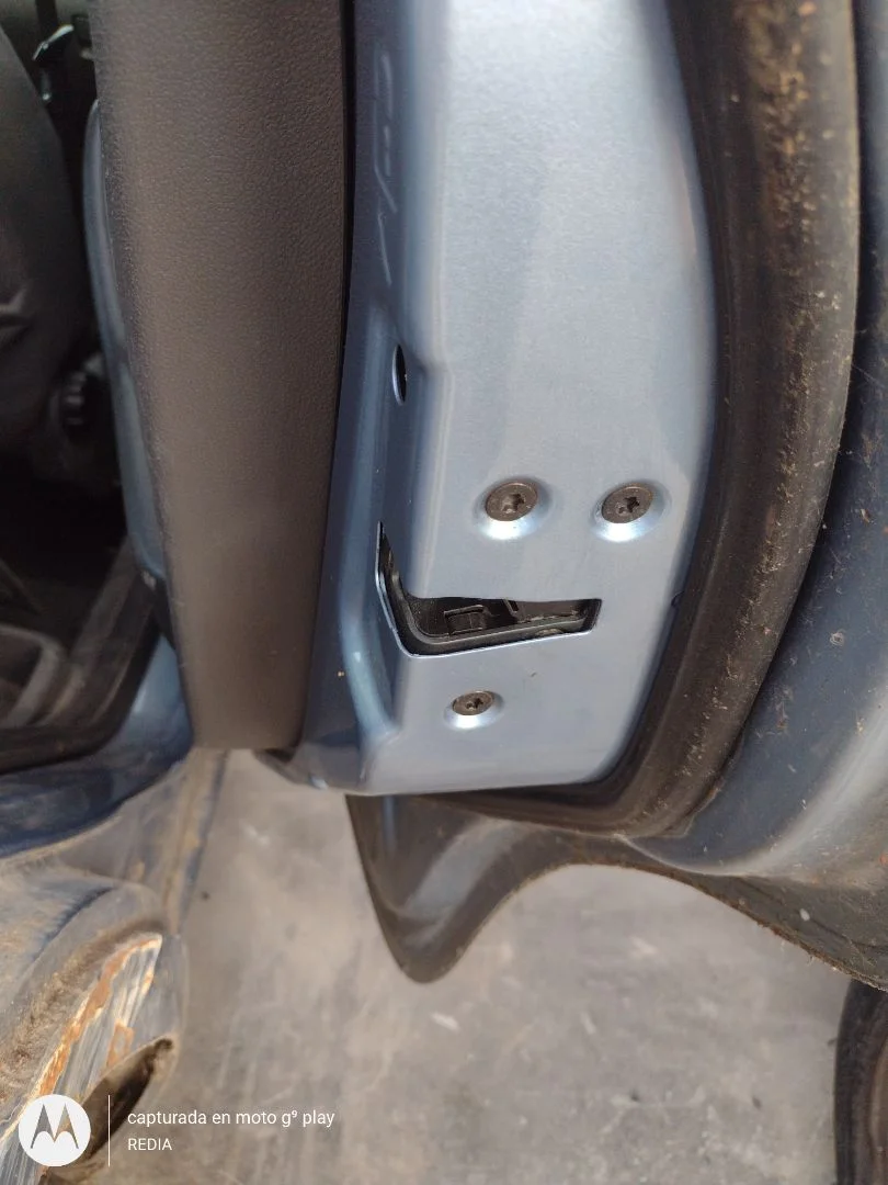 Foto de CERRADURA PUERTA TRASERA DERECHA FORD FOCUS SPORTBREAK (CAP) 1.6 16V CAT (101 CV / 74 KW) referencia 5041669