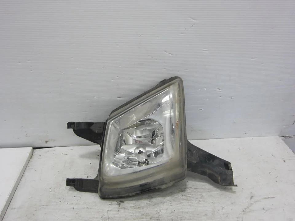 Foto de FARO ANTINIEBLA DERECHO PEUGEOT 407 2.0 16V HDi FAP CAT (RHR / DW10BTED4) (136 CV / 100 KW) referencia 964194548003