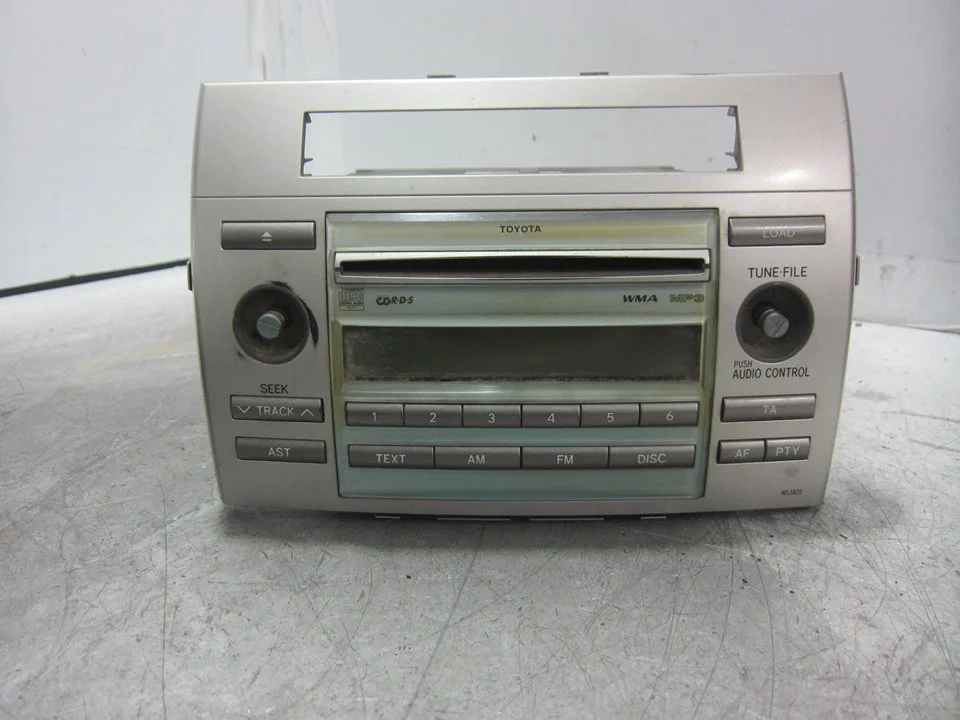 Foto de SISTEMA AUDIO / RADIO CD TOYOTA COROLLA VERSO (R1) 2.2 Turbodiesel CAT (136 CV / 100 KW) referencia 861200F040
