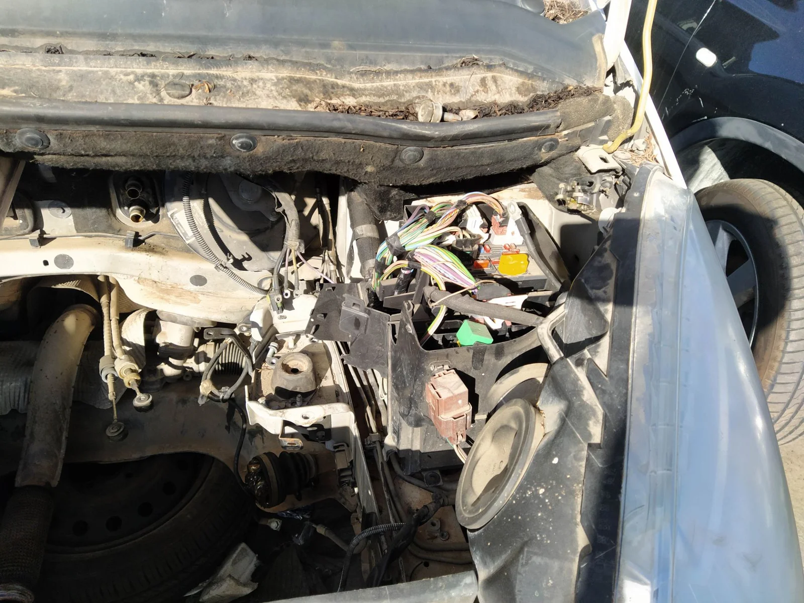 Foto de VALVULA AIRE ADICIONAL PEUGEOT 207 SW 1.4 16V VTi (95 CV / 70 KW) referencia 456577