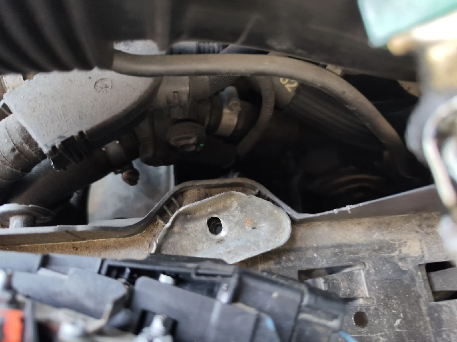 Foto de MOTOR ARRANQUE PEUGEOT 308 1.6 16V (120 CV / 88 KW) referencia V764559080