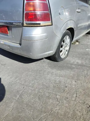 Foto de PARAGOLPES TRASERO OPEL ZAFIRA B 1.9 CDTI (120 CV / 88 KW) referencia 13125014 foto 2