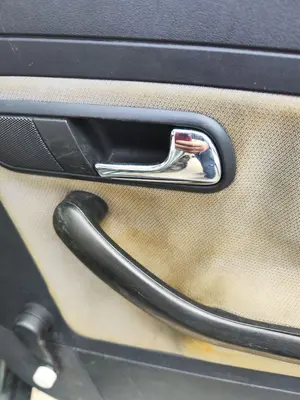 Foto de MANETA INTERIOR TRASERA DERECHA SEAT IBIZA (6L1) 1.4 16V (75 CV / 55 KW) referencia 6L4839114  4X4 foto 4