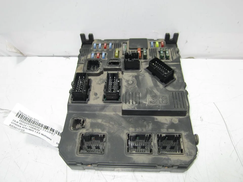 Foto de CAJA RELES / FUSIBLES CITROEN BERLINGO 1.9 Diesel (69 CV / 51 KW) referencia A2C53172124