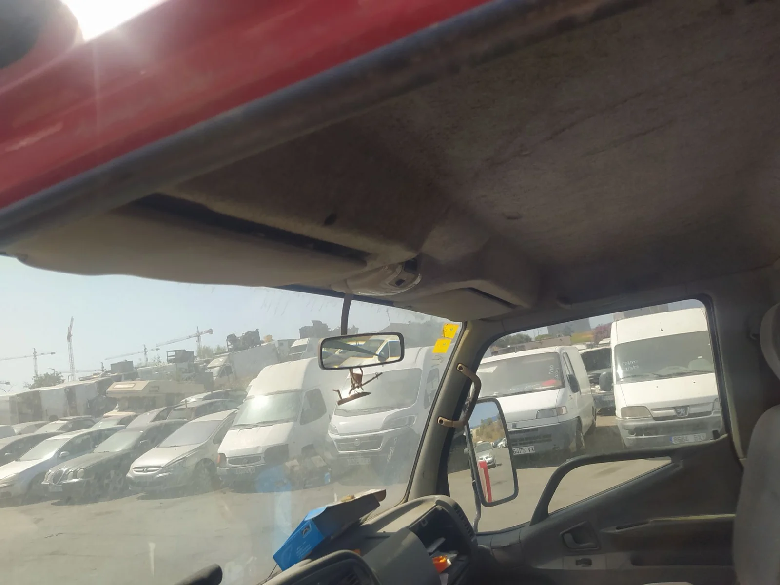 Foto de LUZ INTERIOR MITSUBISHI CANTER 3.0 Diesel (125 CV / 92 KW)
