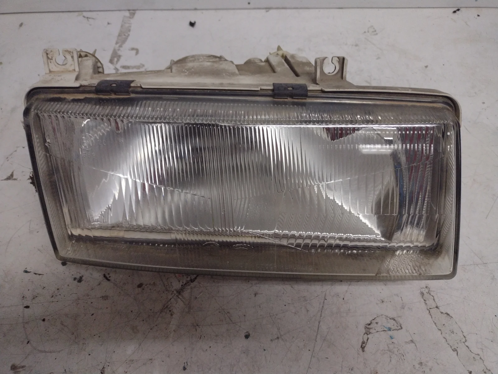 Foto de FARO DERECHO SKODA FELICIA BERLINA (791) 1.3 (68 CV / 50 KW) referencia 4615000