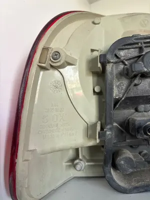 Foto de PILOTO TRASERO DERECHO SIN MARCA SIN MODELO referencia 7L6945258 foto 3