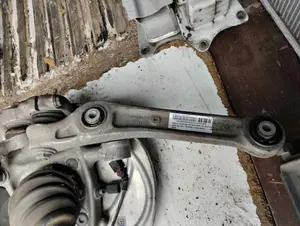 Foto de BRAZO SUSPENSION SUPERIOR DELANTERO DERECHO AUDI A3 SEDÁN (8VM) 2.0 16V TDI (150 CV / 110 KW) foto 1
