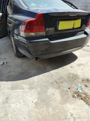 Foto de PARAGOLPES TRASERO VOLVO S60 BERLINA 2.4 Diesel (126 CV / 93 KW) foto 3