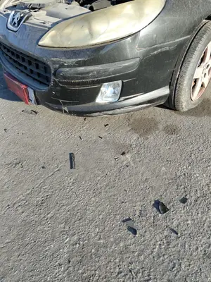 Foto de PARAGOLPES DELANTERO PEUGEOT 407 1.6 HDi FAP CAT (9HZ / DV6TED4) (109 CV / 80 KW) foto 3