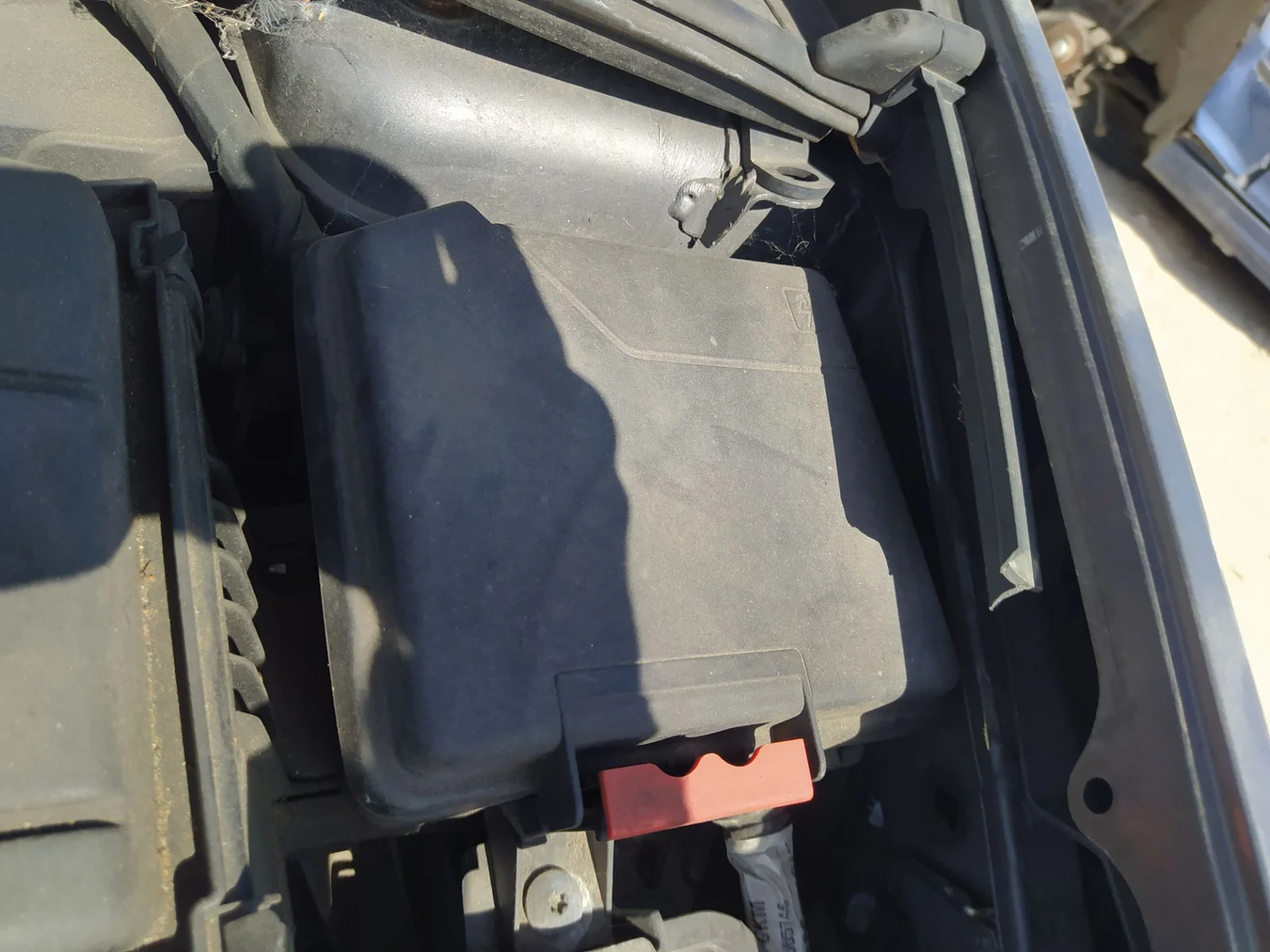 Foto de CAJA PRECALENTAMIENTO RENAULT LAGUNA III COUPE 2.0 dCi Diesel FAP (150 CV / 110 KW)