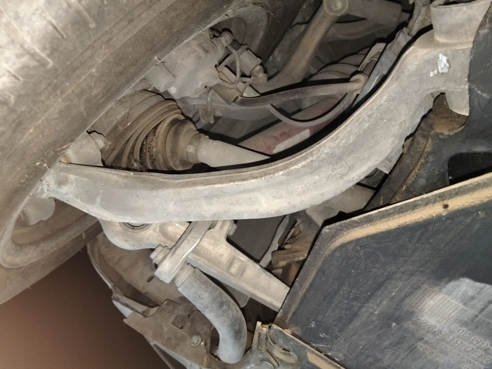 Foto de BRAZO SUSPENSION INFERIOR DELANTERO IZQUIERDO AUDI A4 BERLINA (8E)