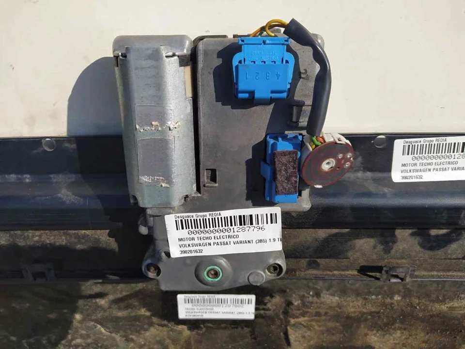 Foto de MOTOR TECHO ELECTRICO VOLKSWAGEN PASSAT VARIANT (3B5) referencia 390201632