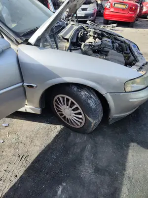 Foto de ALETA DELANTERA DERECHA OPEL VECTRA B BERLINA 2.0 DTI (101 CV / 74 KW) referencia 24410147