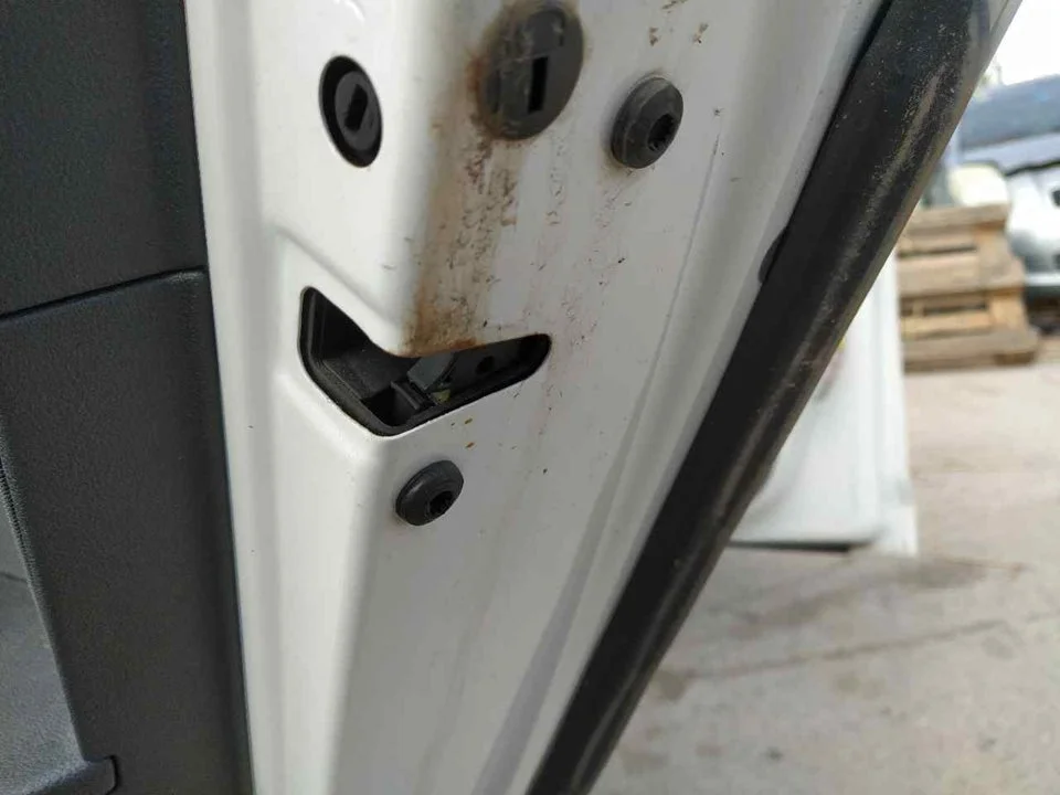 Foto de CERRADURA PUERTA TRASERA DERECHA SEAT LEON (5F1) 1.6 TDI (105 CV / 77 KW) referencia 5K4839016AF