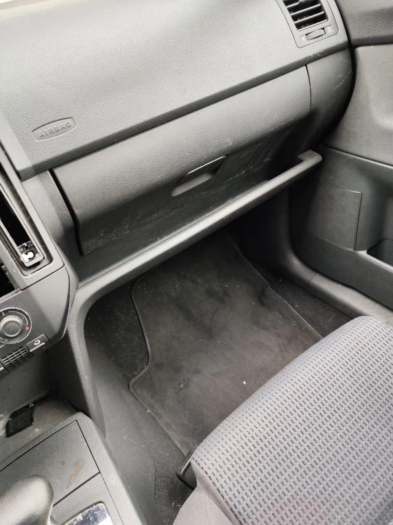 Foto de GUANTERA VOLKSWAGEN POLO IV (9N1) 1.4 16V (75 CV / 55 KW)