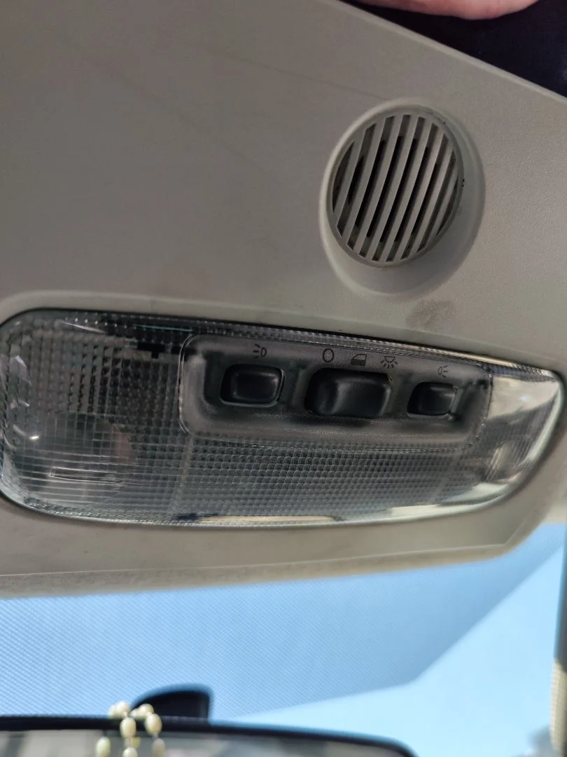Foto de LUZ INTERIOR FORD FOCUS C-MAX (CAP)(2003) 1.6 TDCi CAT (90 CV / 66 KW)