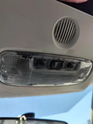 Foto de LUZ INTERIOR FORD FOCUS C-MAX (CAP)(2003) 1.6 TDCi CAT (90 CV / 66 KW)
