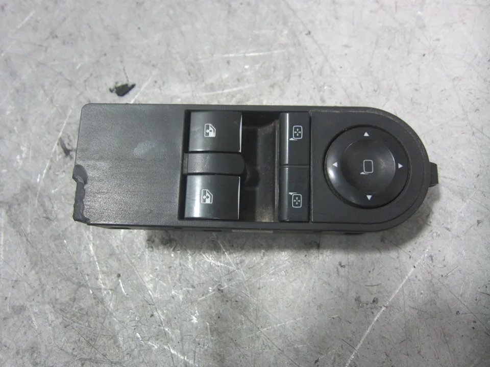 Foto de MANDO ELEVALUNAS DELANTERO IZQUIERDO OPEL ZAFIRA B 1.9 CDTI (120 CV / 88 KW) referencia 13228706
