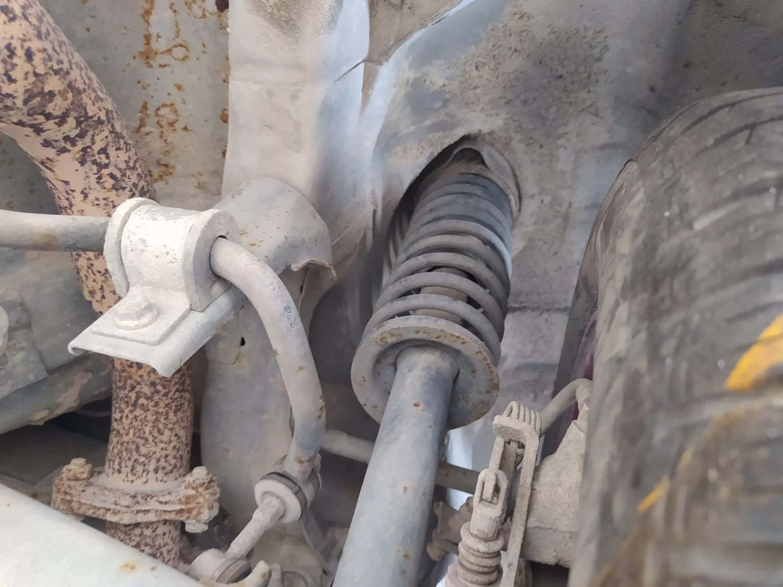Foto de BRAZO SUSPENSION TRASERO DERECHO MITSUBISHI SPACE STAR (DG0) 1.6 CAT (98 CV / 72 KW)