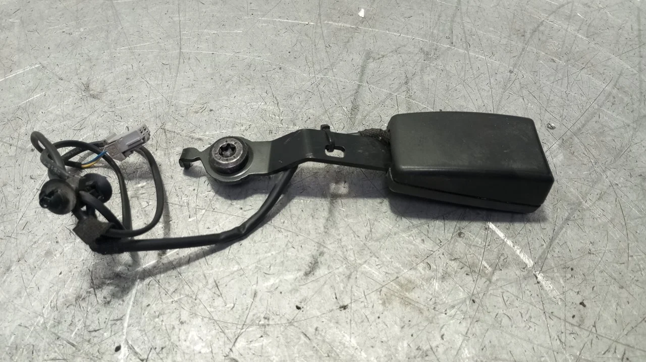 Foto de ENGANCHE CINTURON DELANTERO IZQUIERDO FIAT II DOBLÒ (152) 1.6 JTDM 16V CAT (105 CV / 77 KW) referencia 735479582